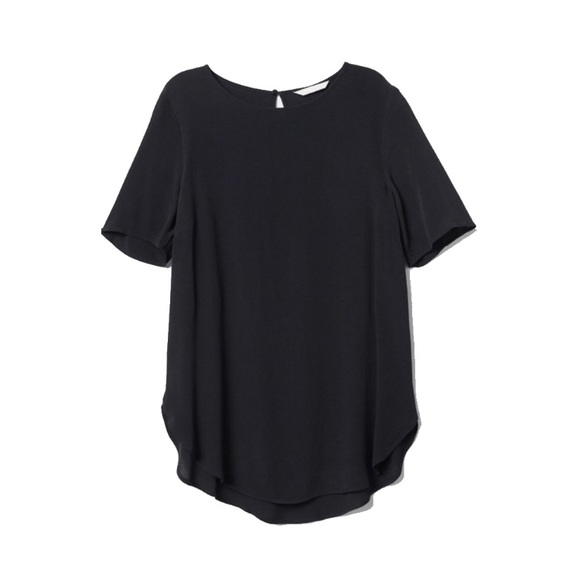 H&M Tops - ➖➖hold➖➖h & m • viscose blouse